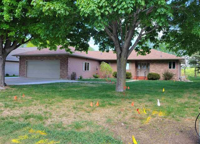 Property at 15404 215th Place Pl, Spirit Lake, IA 51360, 3 beds, 2 baths