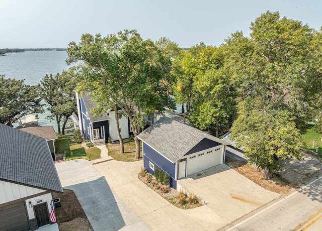 Property at 17042 255th Ave, Spirit Lake, IA 51360, 4 beds, 3.5 baths