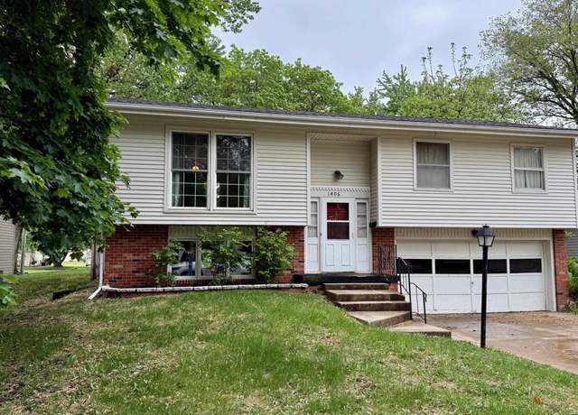 Property at 1406 Jackson Ave Ave, Spirit Lake, IA 51360, 3 beds, 2 baths