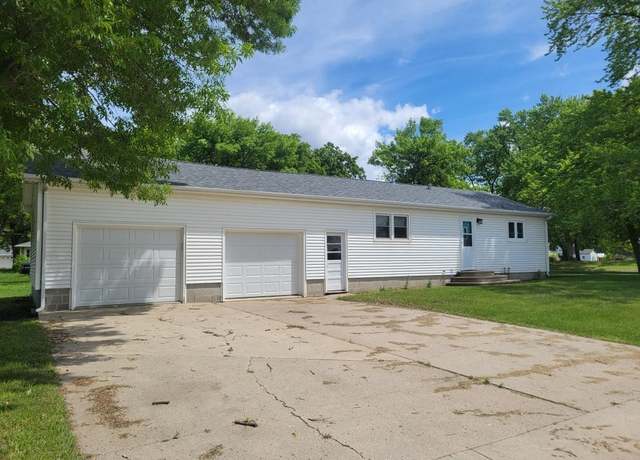 Property at 1707 11th St, Emmetsburg, IA 50536, 2 beds, 1 bath