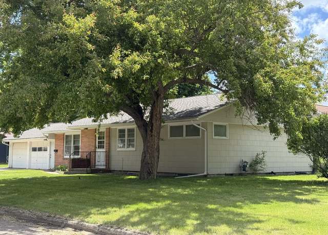 Property at 1602 2nd Ave N, Estherville, IA 51334, 3 beds, 2 baths