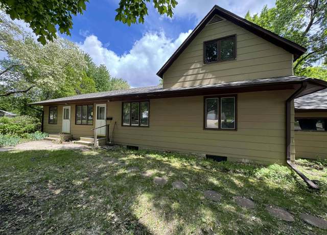 Property at 506 W 7th St N, Estherville, IA 51334, 3 beds, 2.5 baths