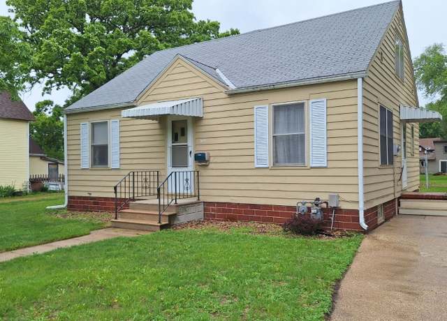 Property at 309 7th Ave N, Estherville, IA 51334, 4 beds, 2 baths
