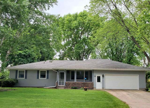 Property at 18 Parkway Dr, Spencer, IA 51301, 4 beds, 3 baths