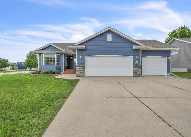 Property at 3726 Ithaca Ave, Spirit Lake, IA 51360, 3 beds, 2 baths
