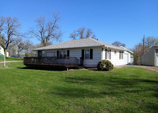 Property at 312 Lake Ave Ave, Lake Park, IA 51347, 3 beds, 1 bath