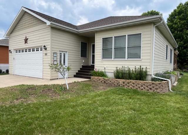 Property at 1511 Patricia Ave, Spencer, IA 51301, 4 beds, 3 baths