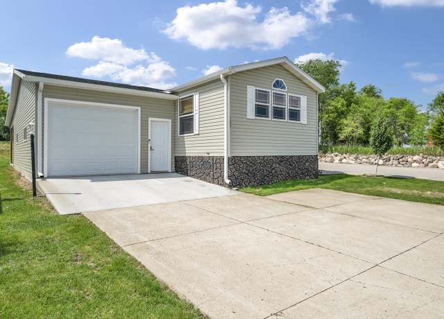 Property at 3200 Okoboji Ave #103, Milford, IA 51351, 3 beds, 2 baths