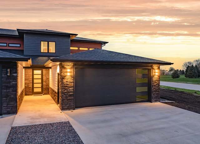 Property at 3302 Ponderosa Court 6B, Spirit Lake, IA 51360, 3 beds, 2.5 baths