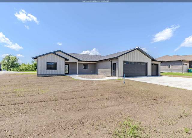 Property at 2801 Bonnie Ln, Milford, IA 51351, 3 beds, 2 baths
