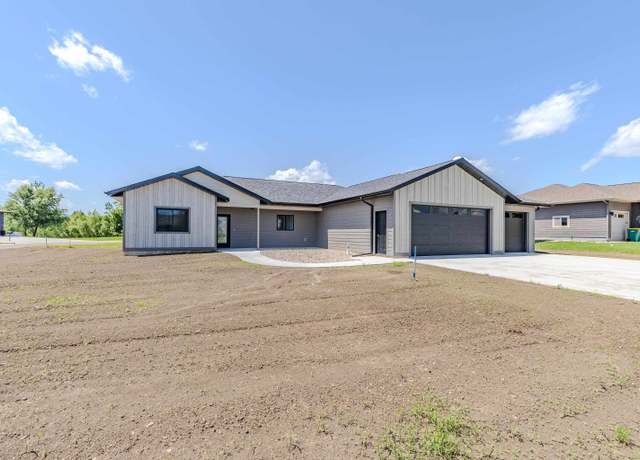 Property at 2801 Bonnie Ln, Milford, IA 51351, 3 beds, 2 baths