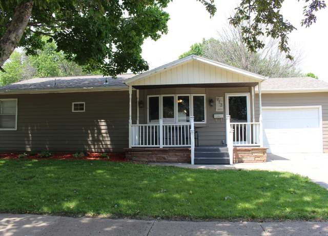 Property at 913 E 13th St, Spencer, IA 51301, 3 beds, 1 bath