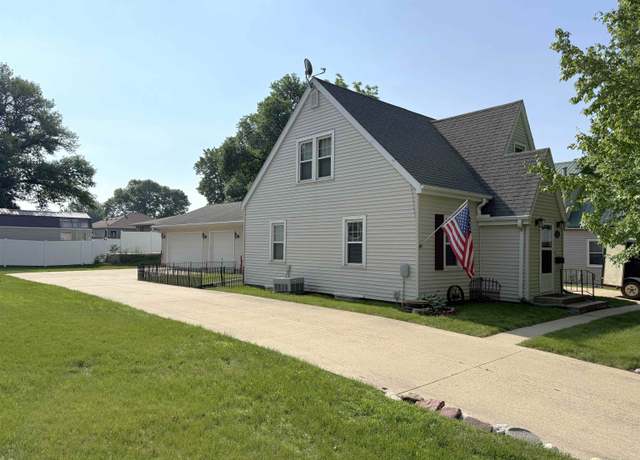 Property at 208 N 13th St, Estherville, IA 51334, 3 beds, 1 bath