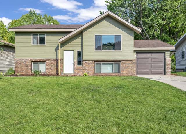 Property at 3019 Center Lake Dr, Spirit Lake, IA 51360, 3 beds, 2 baths