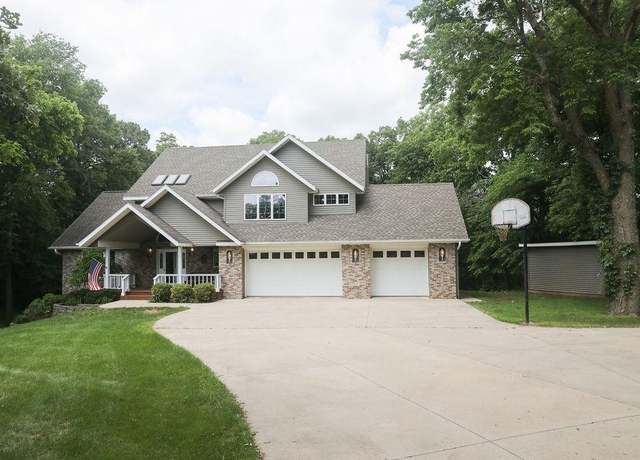 Property at 303 Knollwood Dr, Estherville, IA 51334, 5 beds, 3.5 baths