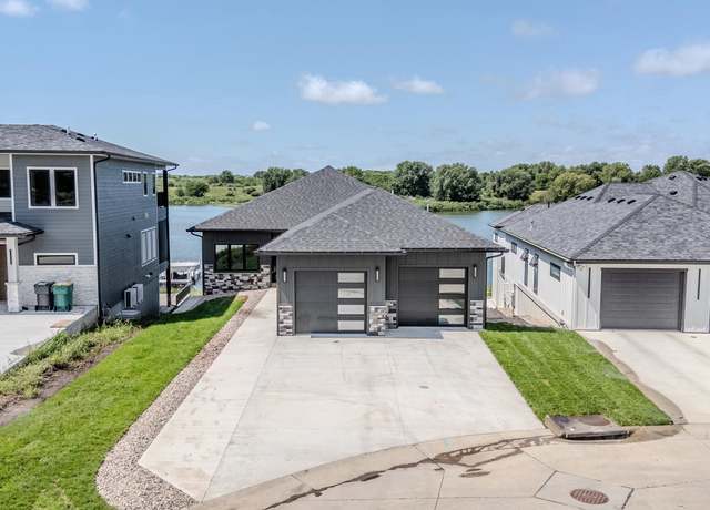 Property at 20 Helen Ave, Milford, IA 51351, 6 beds, 4.5 baths