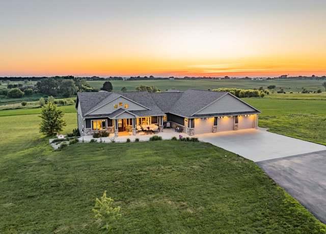 Property at 2173 230th Ave, Milford, IA 51351, 4 beds, 4.5 baths