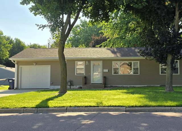 Property at 2103 Denver Ave, Spirit Lake, IA 51360, 3 beds, 1 bath