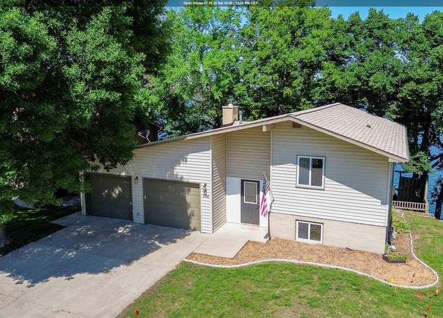 Property at 3026 Center Lake Dr, Spirit Lake, IA 51360, 3 beds, 1.5 baths