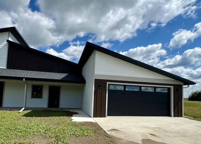 Property at 102 34th Ave W, Spencer, IA 51301, 3 beds, 2 baths