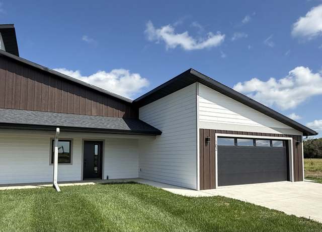 Property at 102 34th Ave W, Spencer, IA 51301, 3 beds, 2 baths