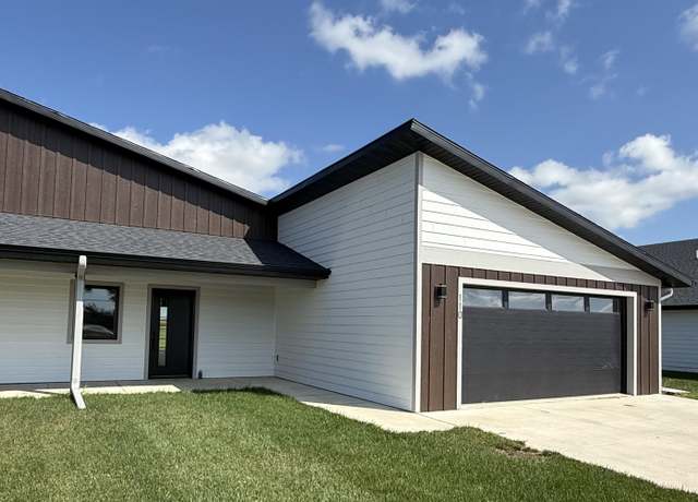 Property at 110 34th Ave W, Spencer, IA 51301, 3 beds, 2 baths