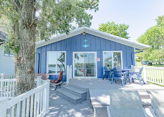 Property at 16884 255th Ave, Spirit Lake, IA 51360, 4 beds, 3 baths