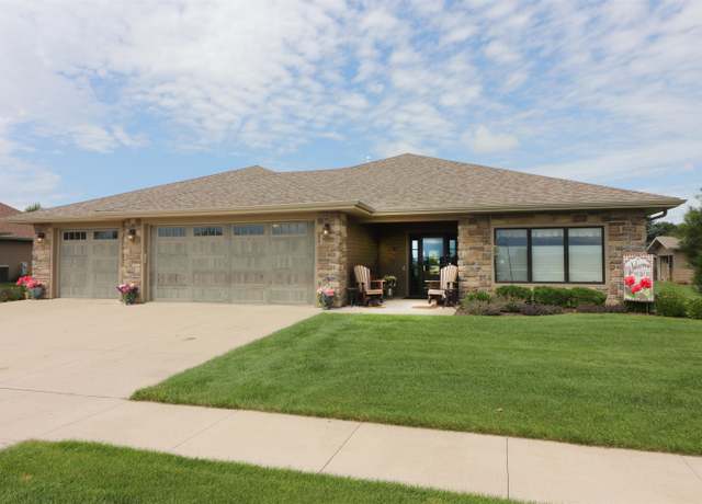 Property at 1909 22nd Ave W, Spencer, IA 51301, 3 beds, 2.5 baths