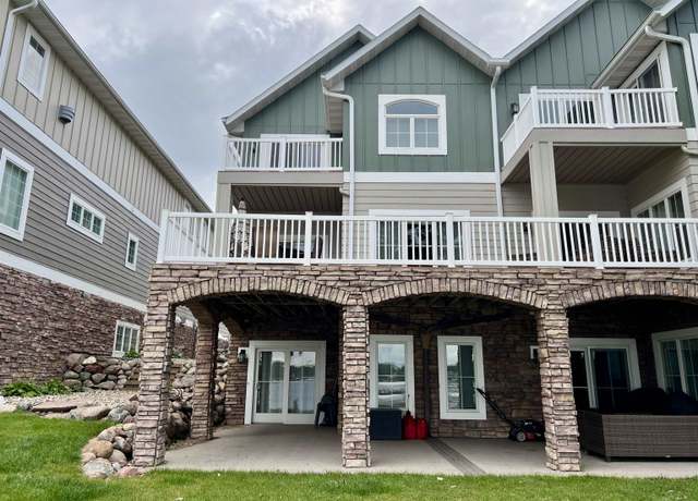 Property at 1715 Bridgeport Ln, Spirit Lake, IA 51360, 5 beds, 4 baths