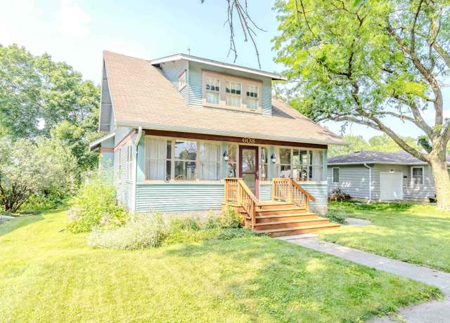 Property at 608 20th St, Spirit Lake, IA 51360, 3 beds, 1.5 baths