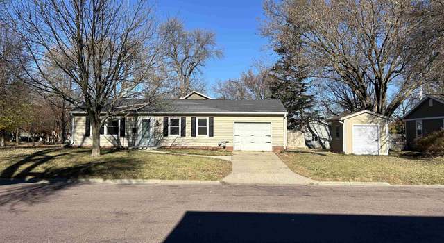 Photo of 712 10th St, Spirit Lake, IA 51360