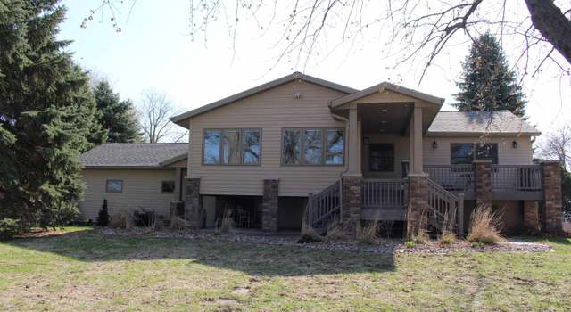 Photo of 84 Lake Shore Dr, Emmetsburg, IA 50536