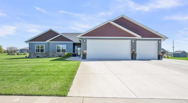Photo of 1609 36th St, Spirit Lake, IA 51360