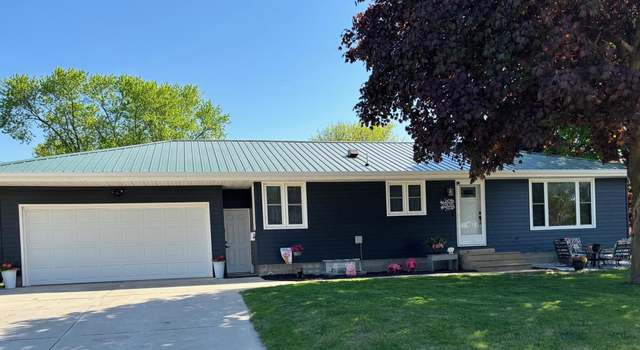 Photo of 2808 1st St, Emmetsburg, IA 50536