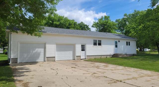 Photo of 1707 11th St, Emmetsburg, IA 50536