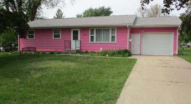 Photo of 2407 19th St, Emmetsburg, IA 50536