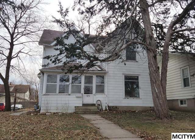 Property at 633 E State St, Mason City, IA 50401, 2 beds, 1.5 baths