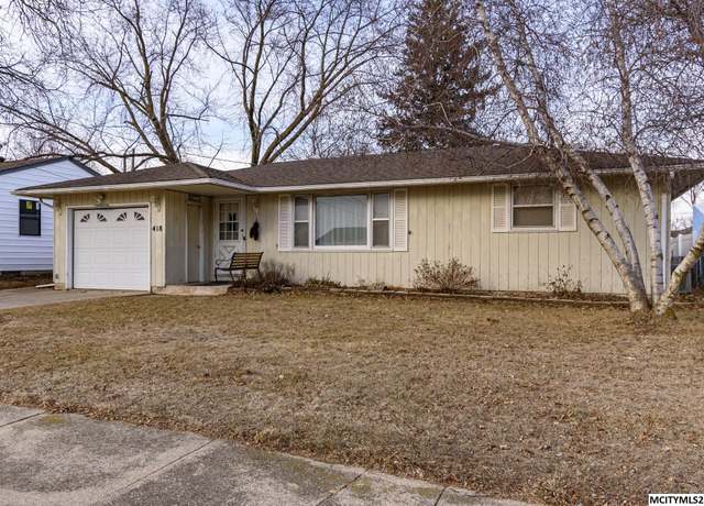 Property at 418 23rd St SW, Mason City, IA 50401, 3 beds, 2.75 baths