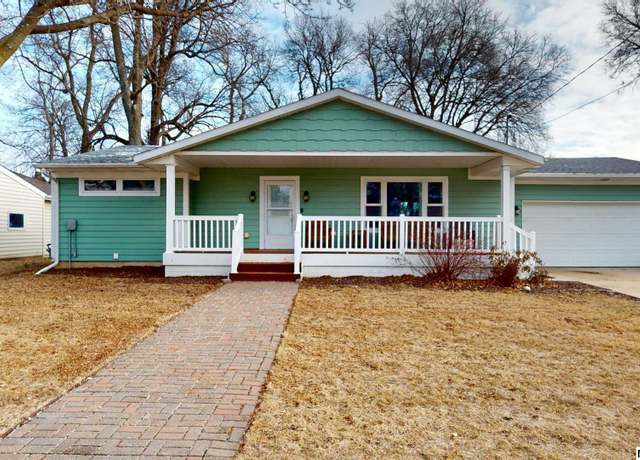 Property at 2512 S 3rd St St, Clear Lake, IA 50428, 2 beds, 1.75 baths