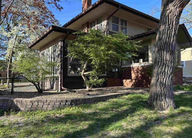 Property at 104 River Heights Dr Dr, Mason City, IA 50401, 4 beds, 2.25 baths