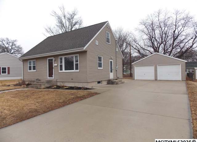 Property at 1311 N Hampshire Ave Ave, Mason City, IA 50401, 3 beds, 1.75 baths