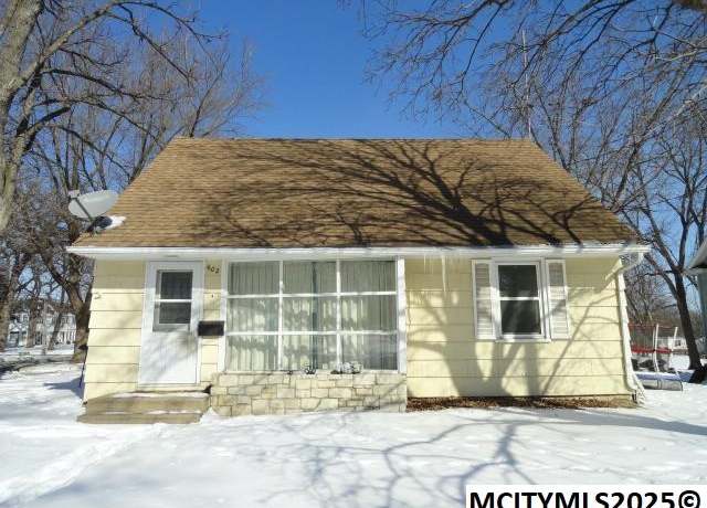 Property at 602 3rd St SE, Mason City, IA 50401, 3 beds, 1 bath