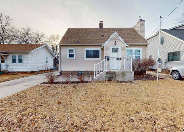 Property at 712 N Jackson Ave, Mason City, IA 50401, 2 beds, 1.75 baths