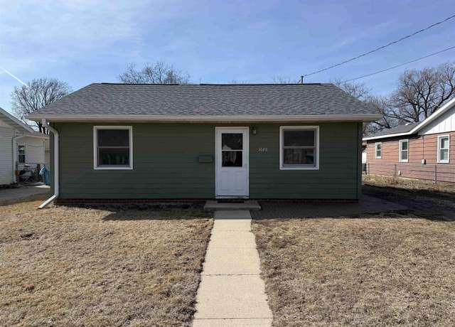 Property at 1020 N Taylor Ave, Mason City, IA 50401, 3 beds, 1 bath