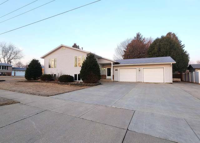 Property at 840 S Illinois Ave, Mason City, IA 50401, 4 beds, 1.75 baths