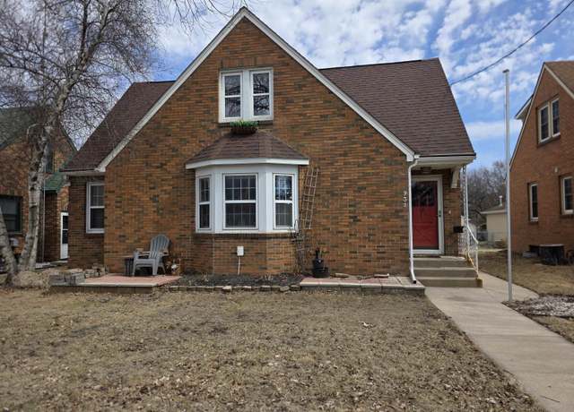 Property at 931 N Monroe Ave, Mason City, IA 50401, 4 beds, 1.75 baths