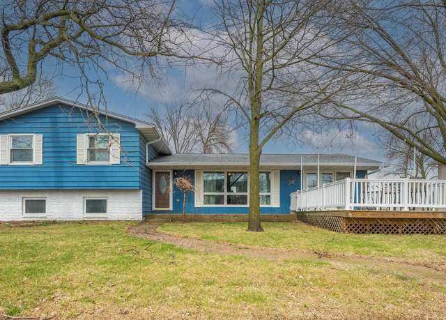 Property at 902 N Shore Dr Dr, Clear Lake, IA 50428, 4 beds, 2.75 baths