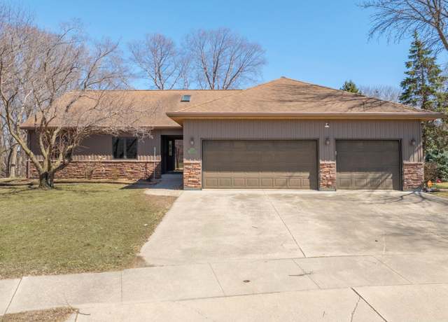 Property at 80 Ridge Road Rd, Mason City, IA 50401, 4 beds, 3 baths