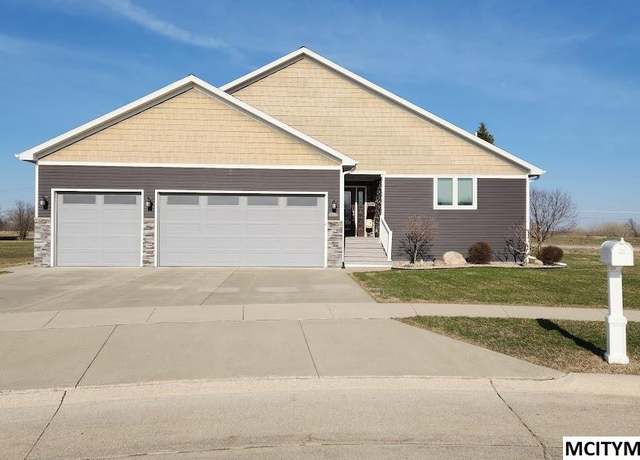 Property at 2708 Sunrise Ct Ct, Mason City, IA 50401, 5 beds, 3 baths