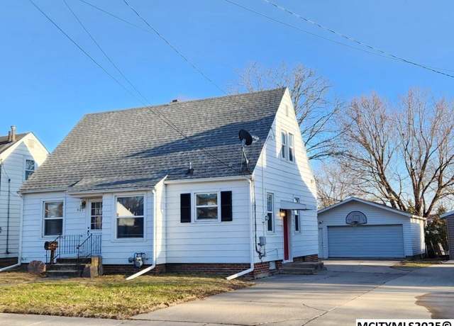 Property at 921 15th St NE, Mason City, IA 50401, 3 beds, 1 bath